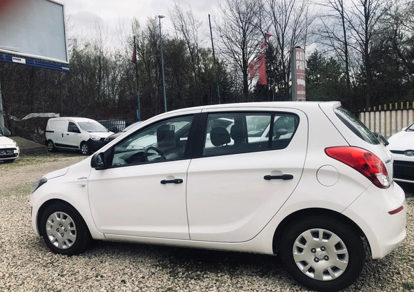 Hyundai i20 cena 23900 przebieg: 158000, rok produkcji 2014 z Supraśl małe 301